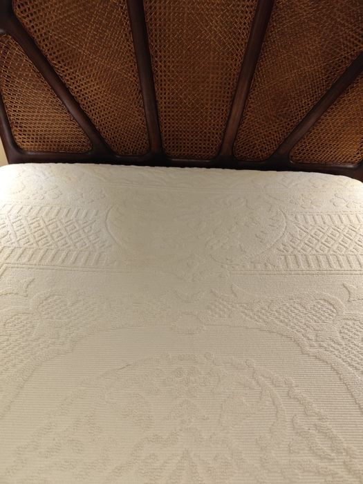 Colcha feita em tear com franja