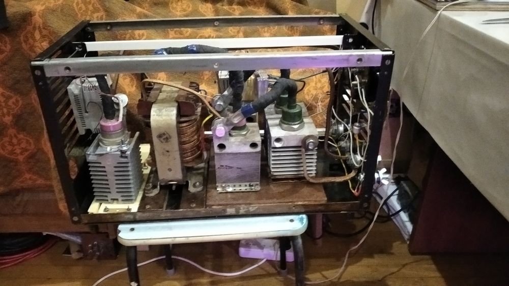 МОЩНОЕ ПУСКОЗАРЯДНОЕ: пуск 200А/заряд 10А, вес 25кг