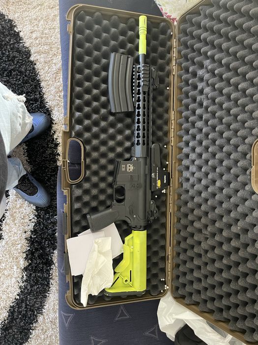 Vendo varias armas de airsoft + capacete + oculos e acessorios