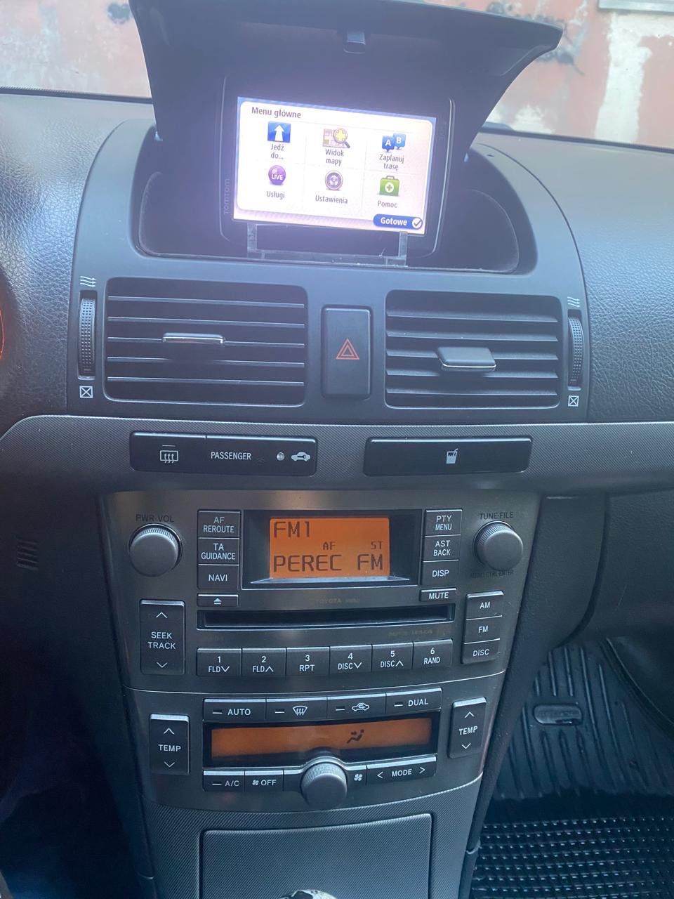 TOYOTA AVENSIS 2007 4*4 Official