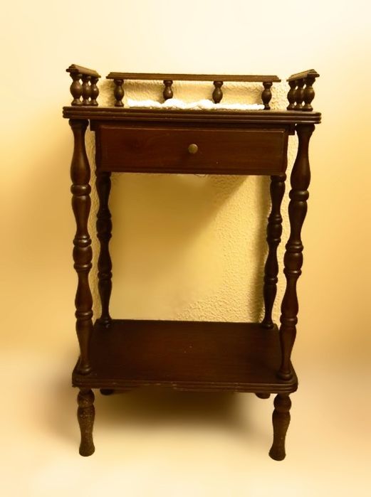 Mesa em muito bom estado