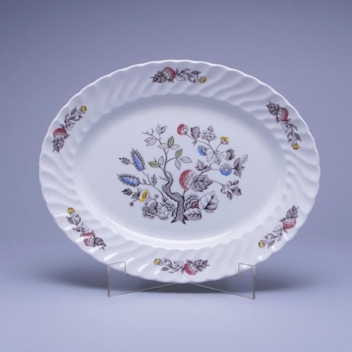Jarra antiga oriental em laca chinesa