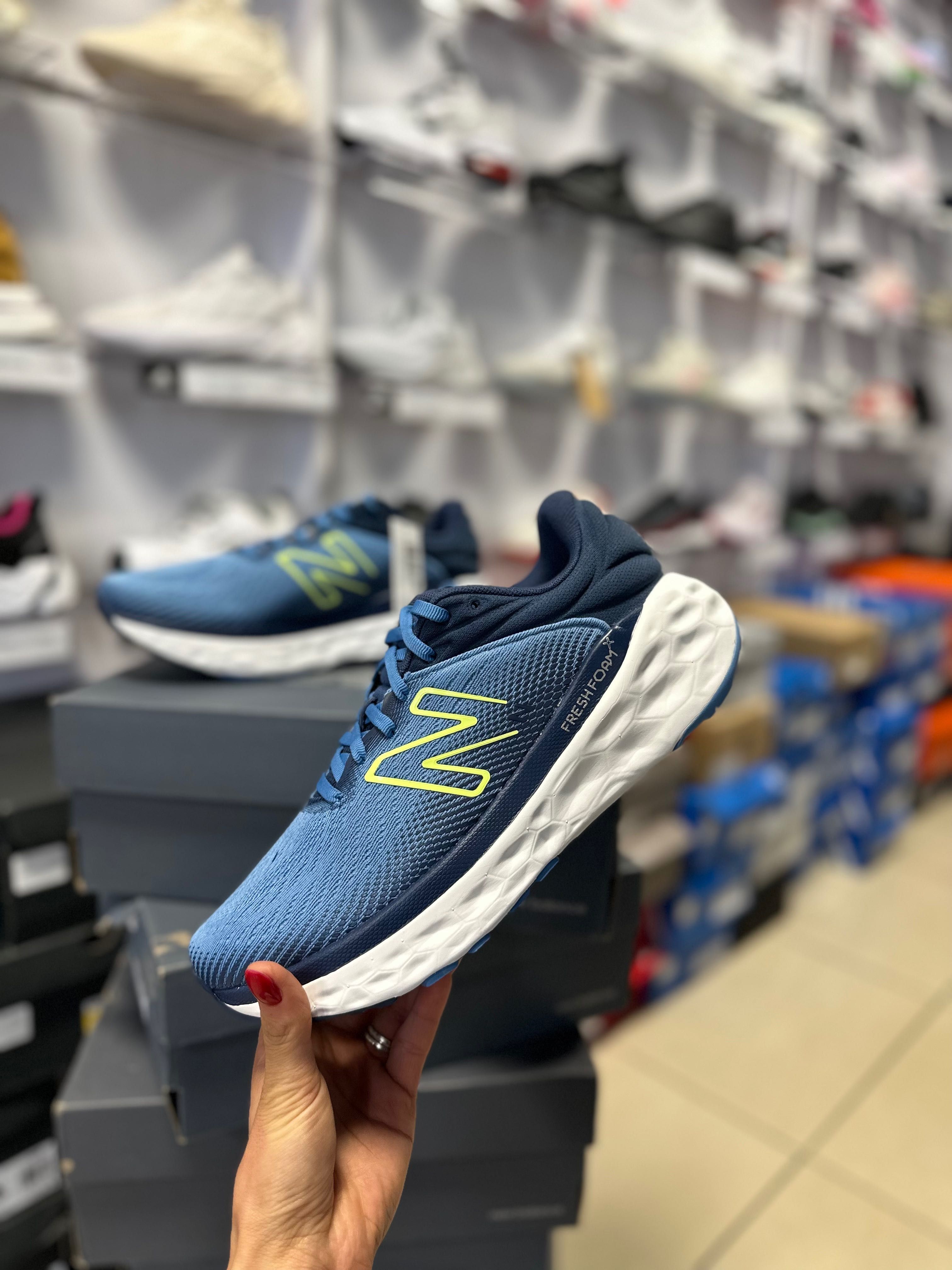 Чоловічі оригінальні бігові кросівки New Balance M840FLN