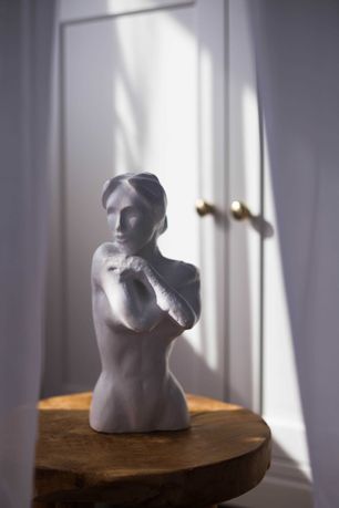 Figura kobiety - ręcznie wykonana rzeźba