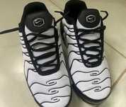 Buty Nike Air Max Plus TN meskie biale z czarnym nowe oryginalne 43,5