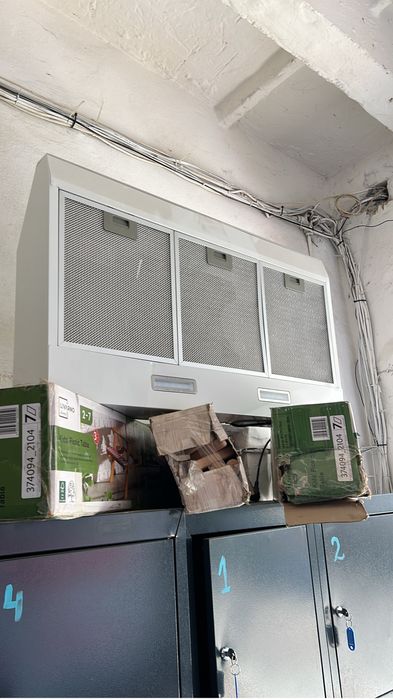 Велика витяжка на три секціі