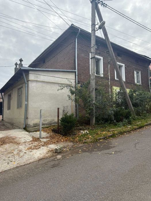 Продаж 2-кім. квартири на вул. Замарстинівській з власним подвір’ям