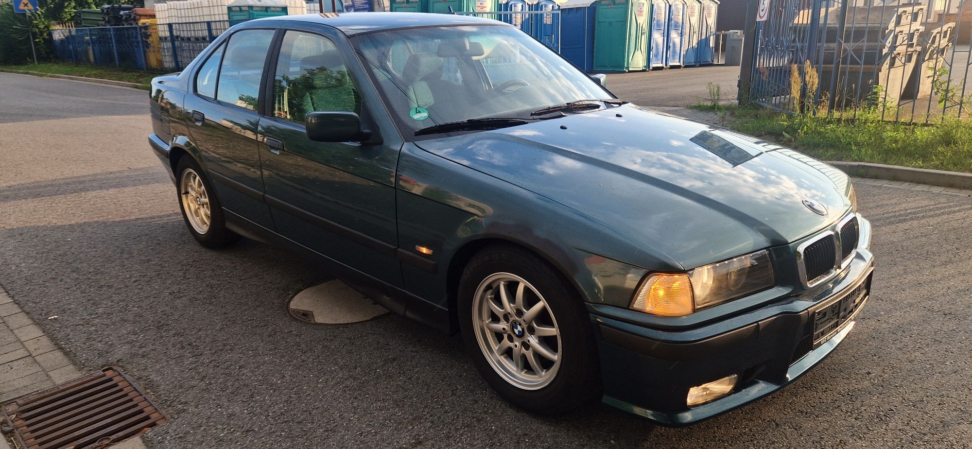 Sedan e36 mpakiet klima szpera InPro H&R jeden właściciel Niemcy