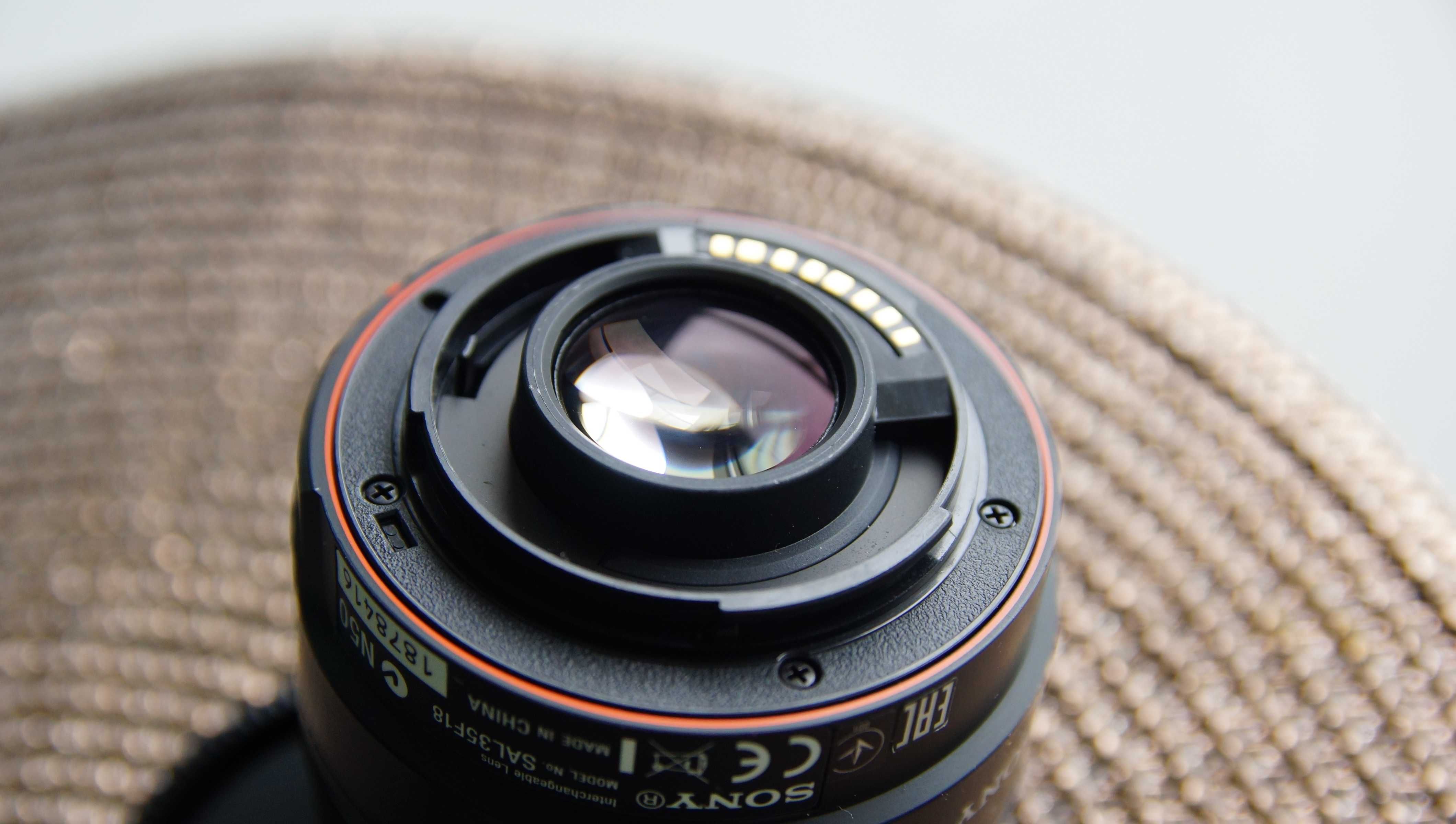 Obiektyw Sony DT SAM F1.8 35mm  Sony A + Filtr  UV Super stan SAL35F18