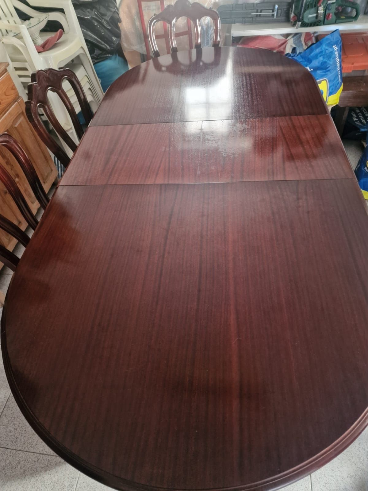 Mesa de madeira maciça e 5 cadeiras