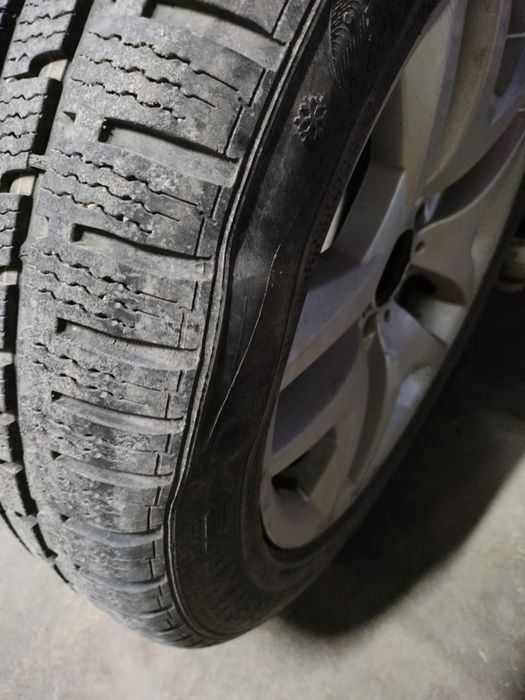 Opony zimowe 235/50 R18
