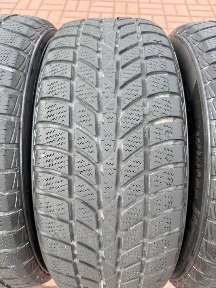 Komplet opon zimowych Hankook 205/55/R16