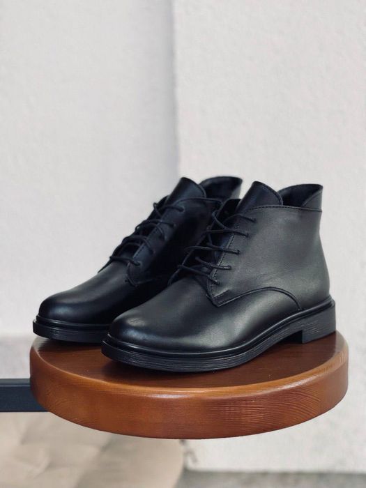 Черевики 39 осінні шкіряні жіночі чорні. Женские осенние ботинки кожа