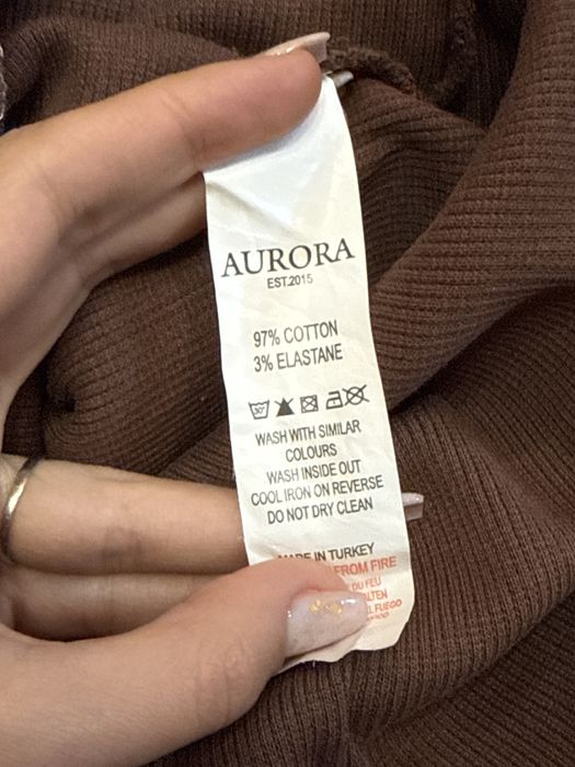 Сукня в рубчик з швами ззовні