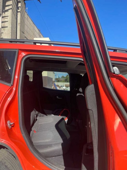 Автомобиль Jeep Renegade