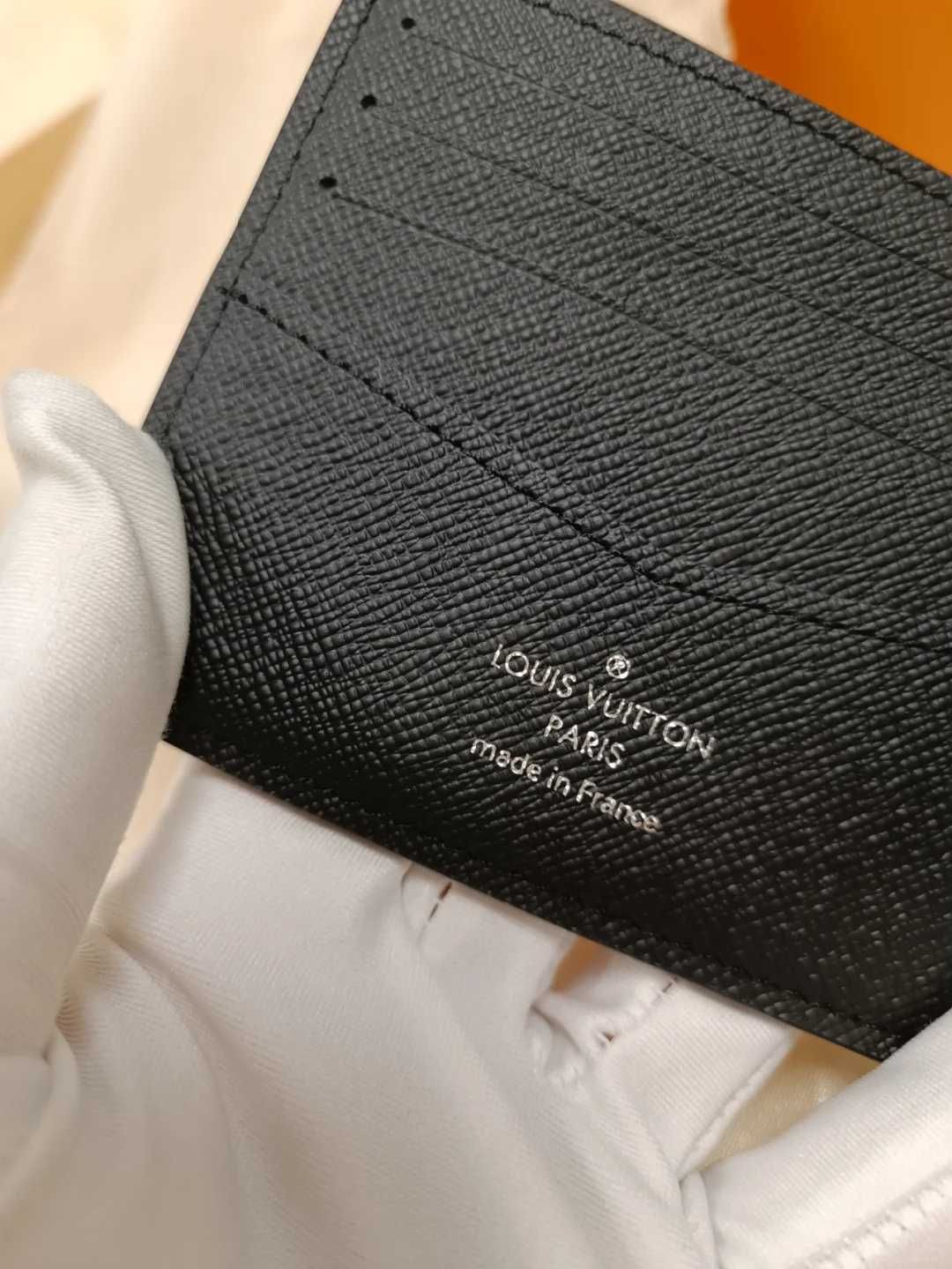 Mały składany portfel z monogramem LV