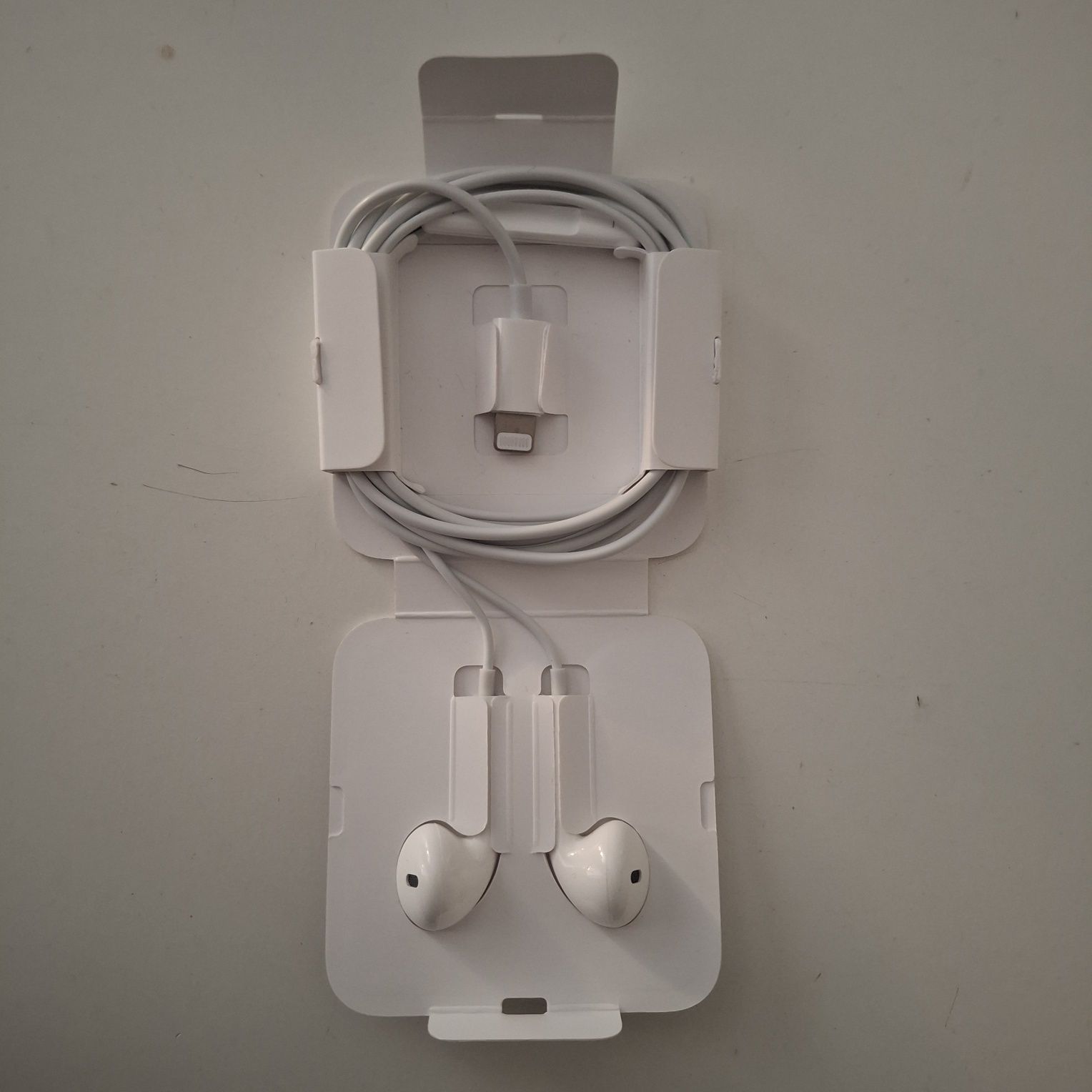 słuchawki douszne APPLE lightning kabel