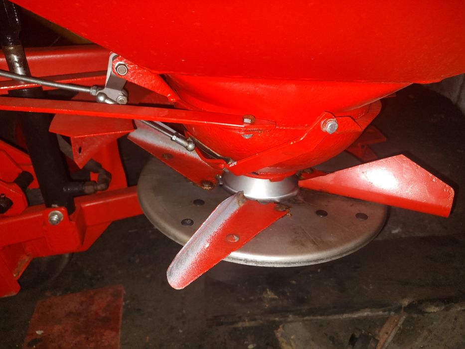 Rozsiewacz do nawozów LELY Centerliner