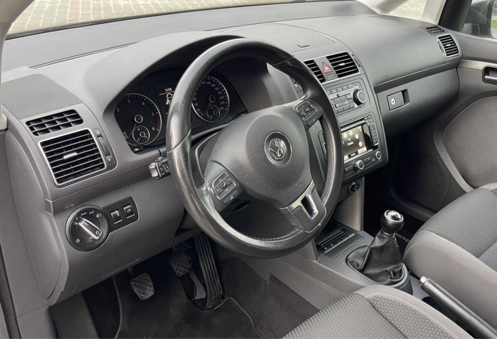 Volkswagen Touran 2.0 TDI 7 місць 2011 рік