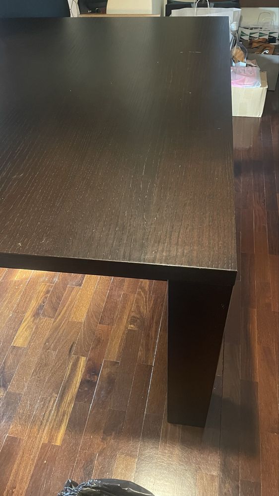 Mesa de sala castanha