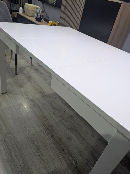 Biały stół 90x90 rozkładany w dobrym stanie