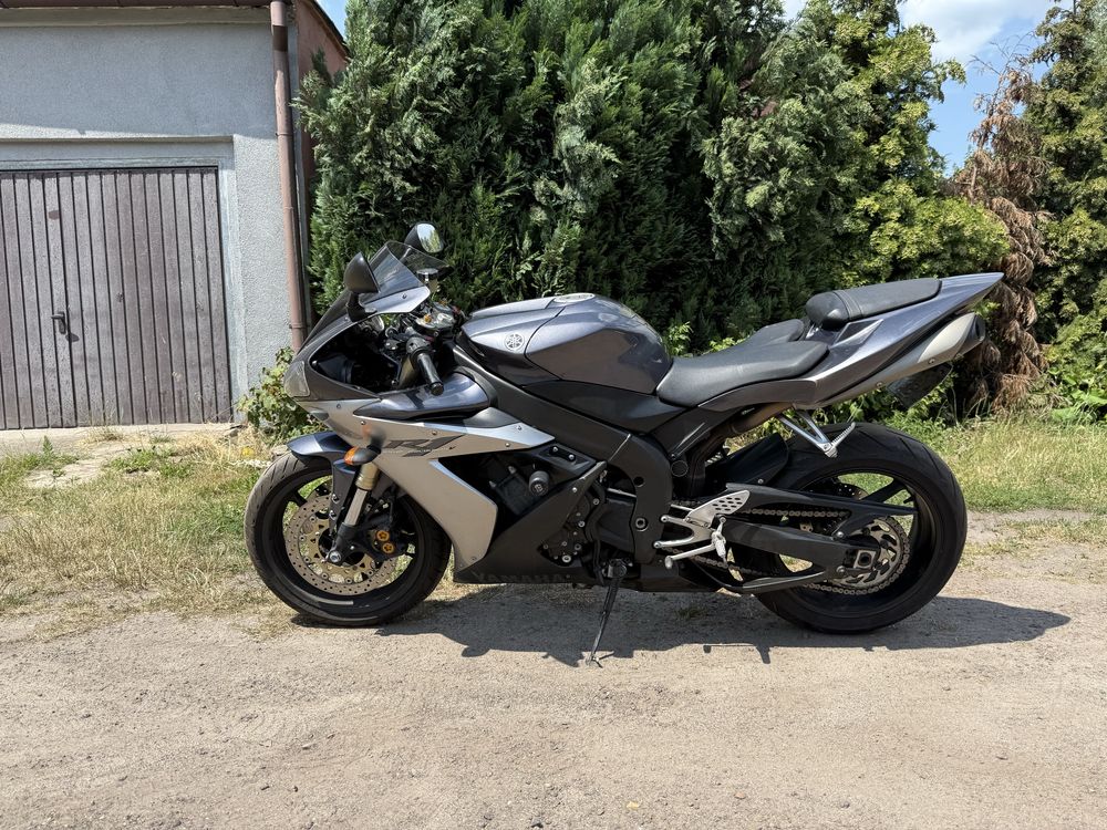 Motor Yamaha R1