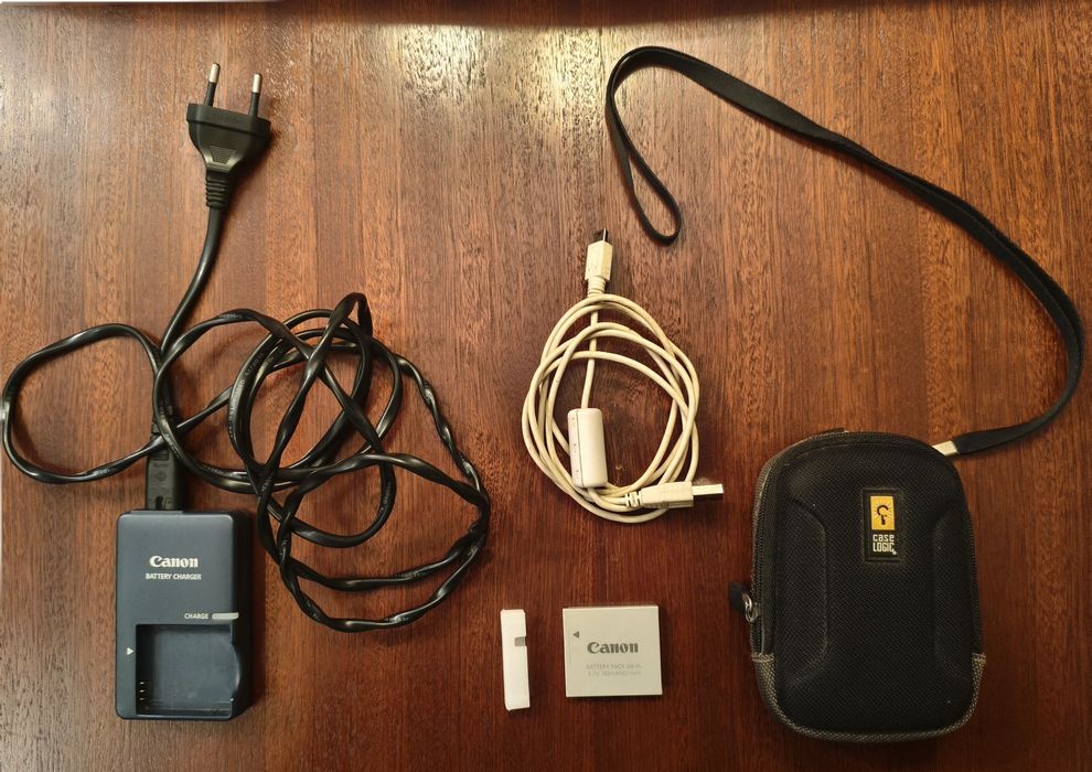 Máquina Canon Digital IXUS 30.