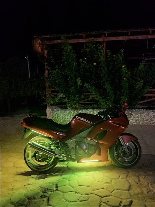 Продам мотоцикл Kawasaki zzr400 на документах