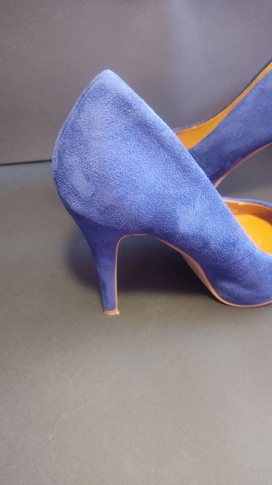 Sapatos de salto alto azul