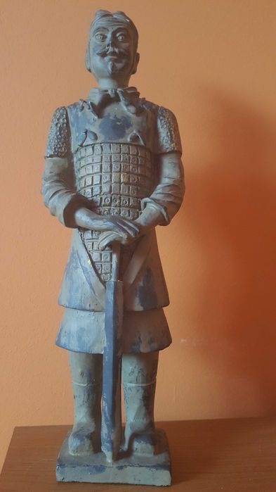 Zjawiskowa dekoracja niezwykła figurka wojownika terakotowa armia