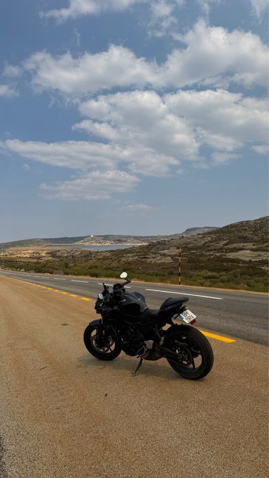 Kawasaki z650 com akrapovic titânio