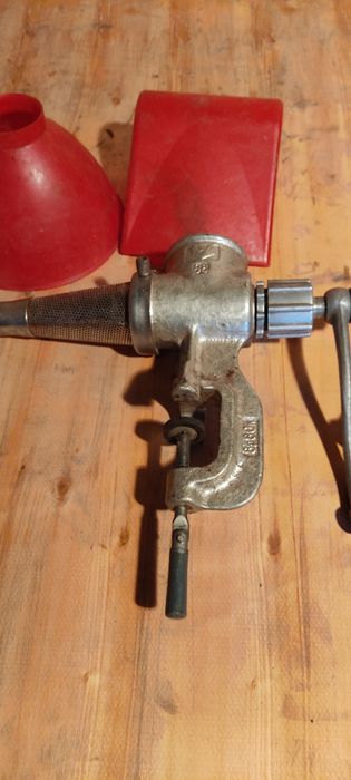 Чугунная Мясорубка Соковыжималка с насадками для колбасы