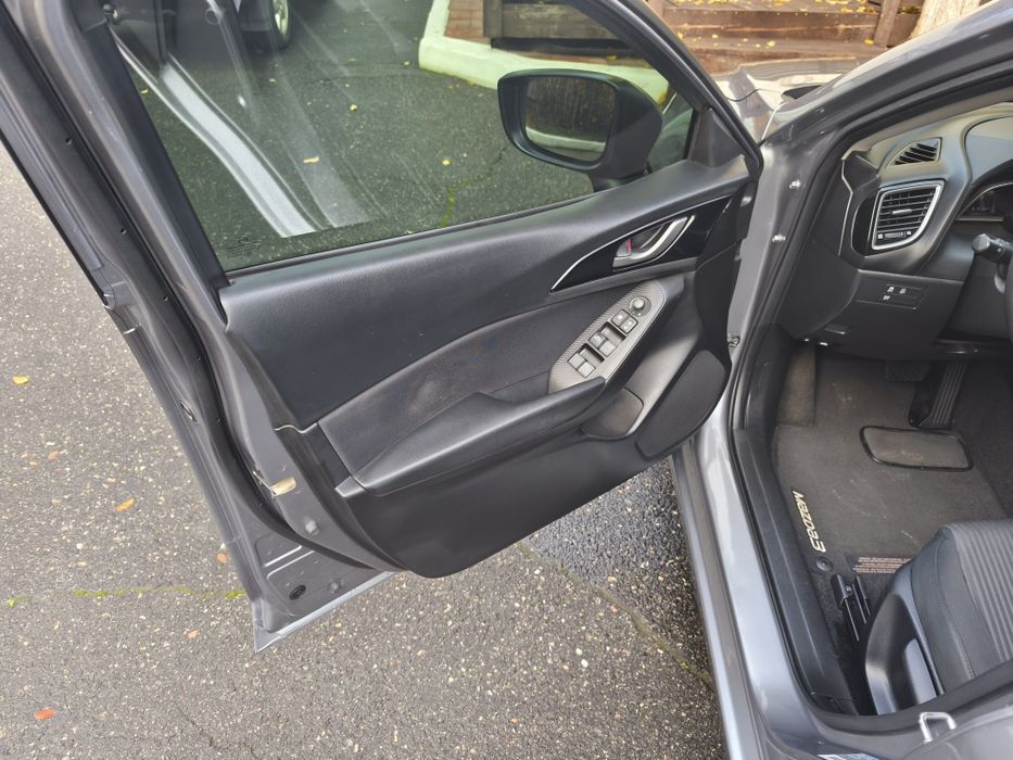 Мазда 3  2014 г 2.0 бензин автомат