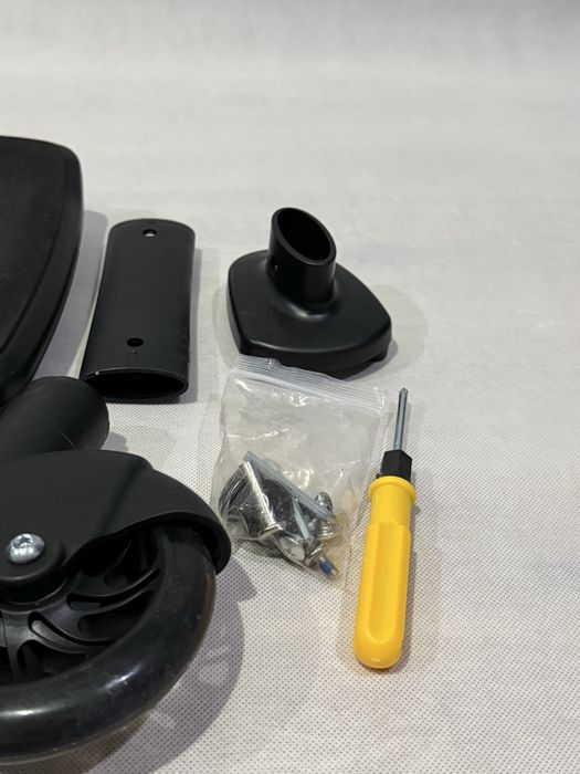 Dostawka do wózka z siedziskiem i kółkami – dla starszego dziecka