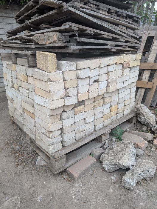Продам шамотну цеглу, для пічі, стан норм