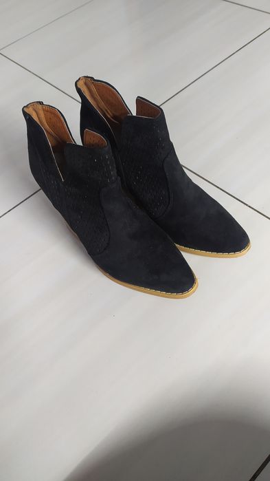 Sprzedam buty zamszowe