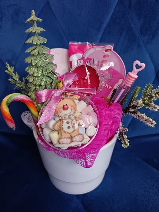 Box świąteczny z kosmetykami i słodyczami święta