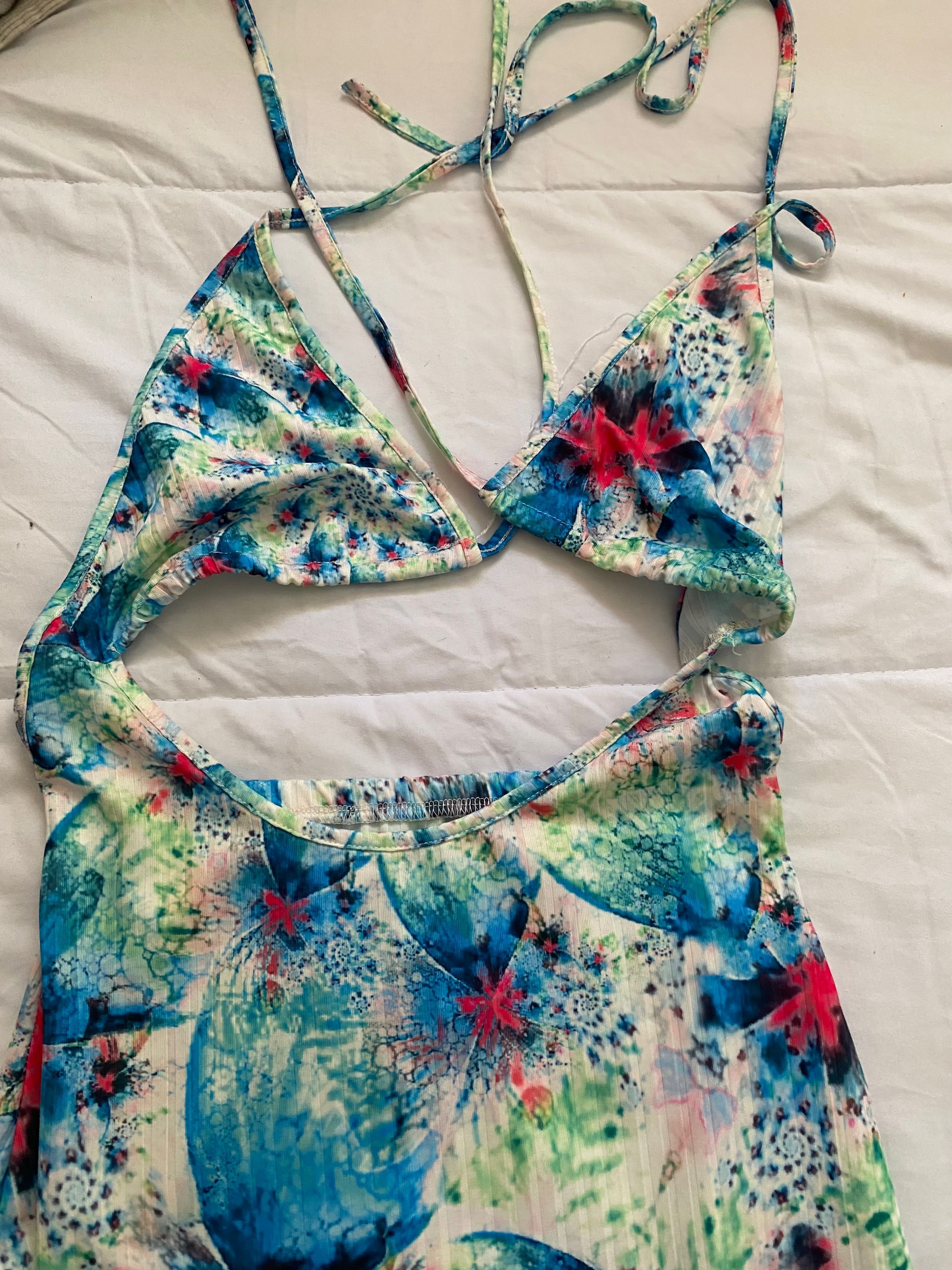 Vestido com abertura