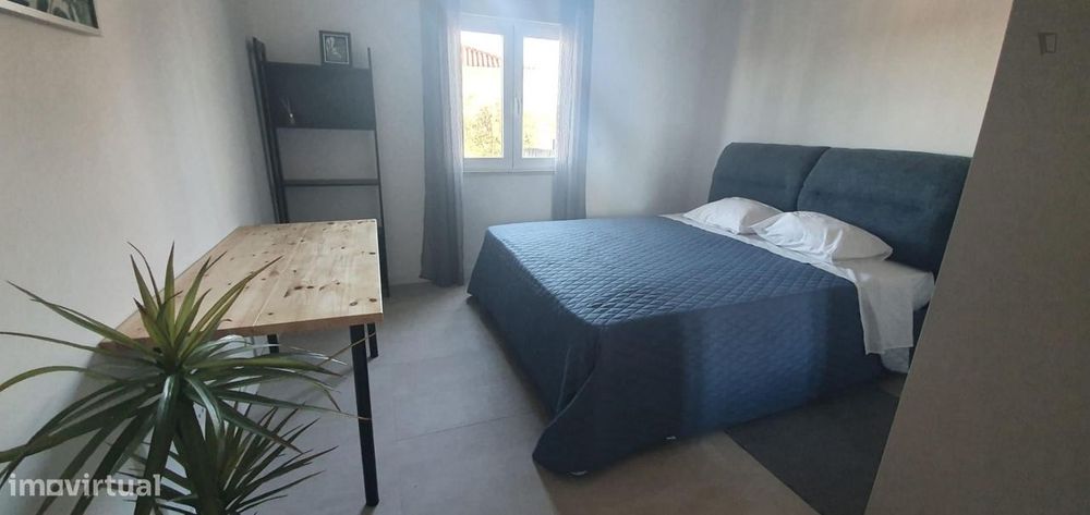 729433 - Quarto com cama de casal em casa com 3...