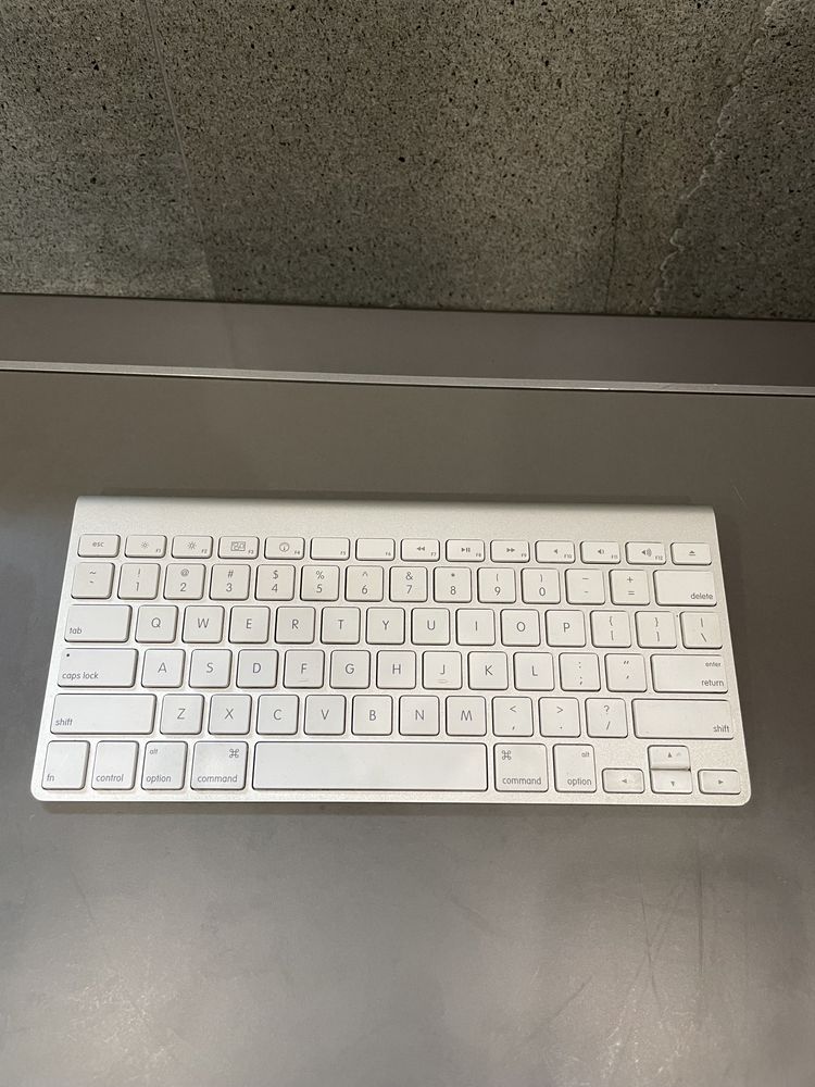 Клавіатура Apple Wireless Keyboard (MC184)