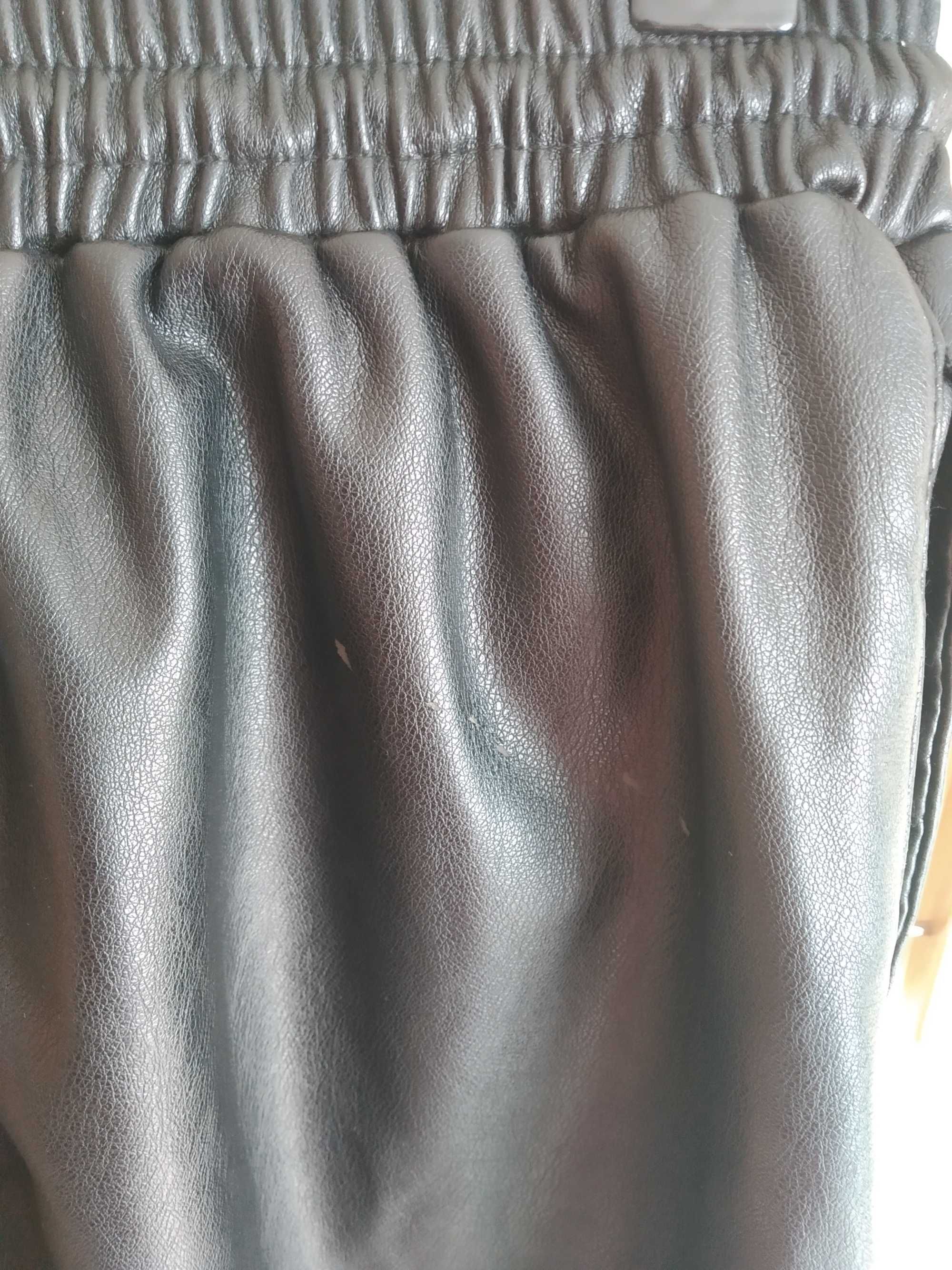 Czarne spodnie z ekoskóry dla dziewczynki Reserved 146 cm