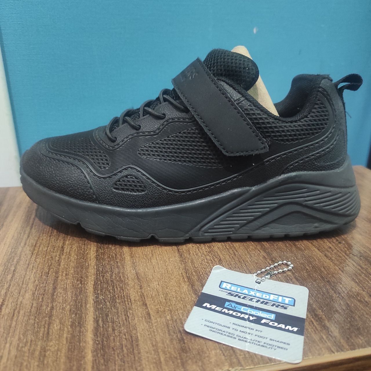 Sketchers  кроссовки детские, черного цвета , размер - 33.5  (21 см)