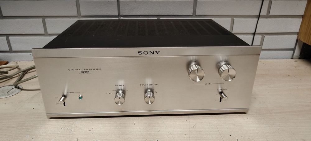 Końcówka mocy SONY TA-3200F. Hi-fi stereo