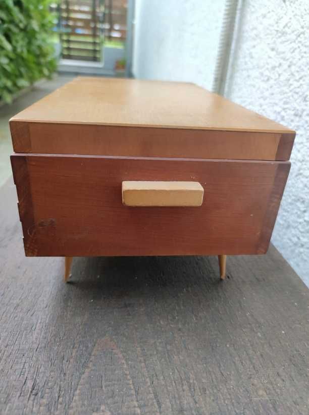 Szafka niciak z PRL-u vintage z lat 70