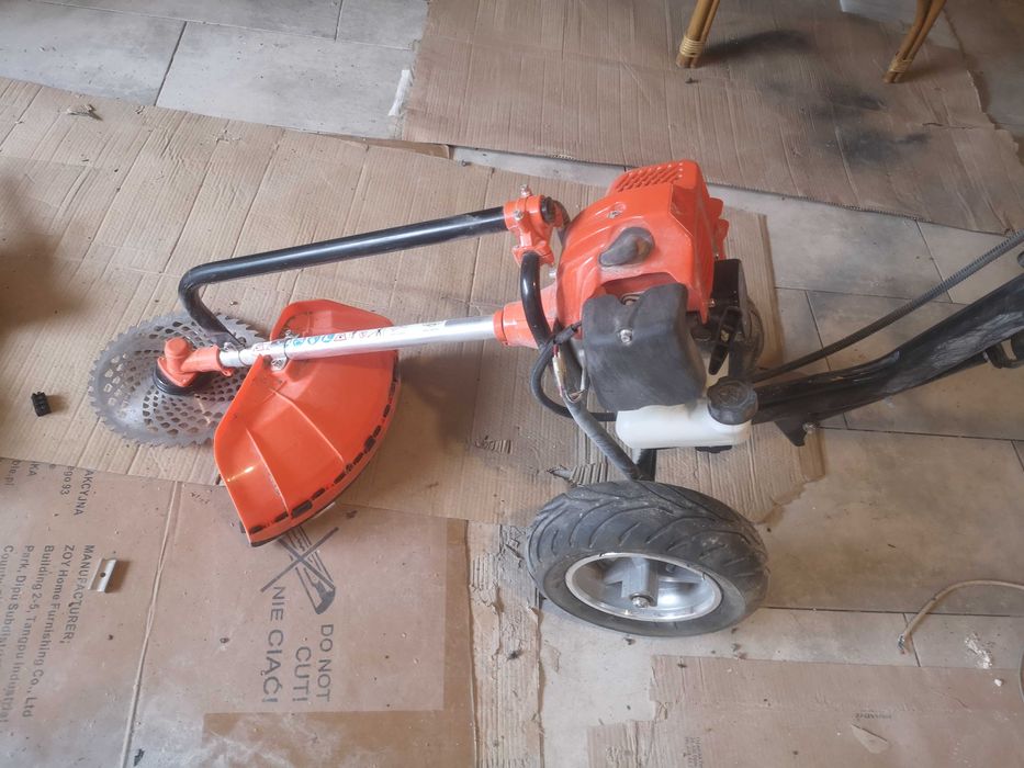 Kosa podkaszarka spalinowa