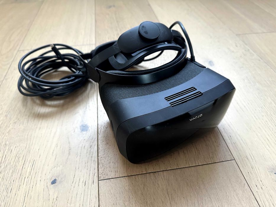 Varjo Aero okulary VR + kontrolery Valve Index + 2 stacje bazowe