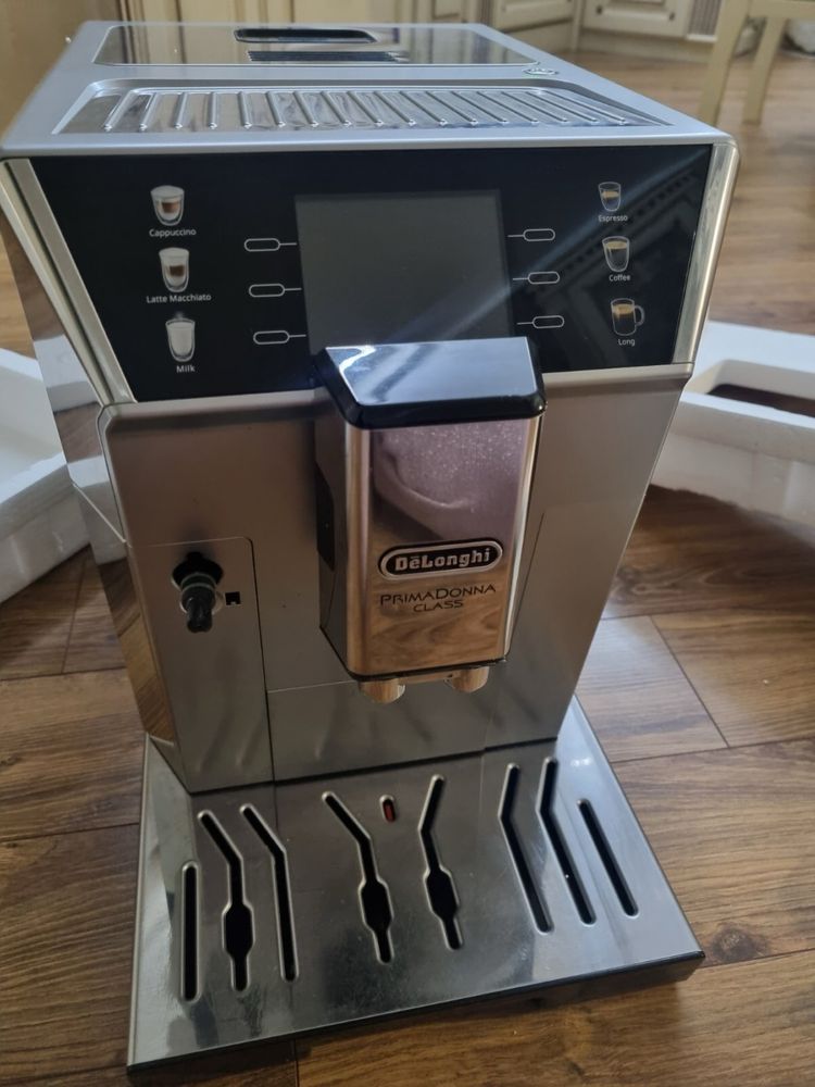 Кавоварка Delonghi PrimaDonna Class в