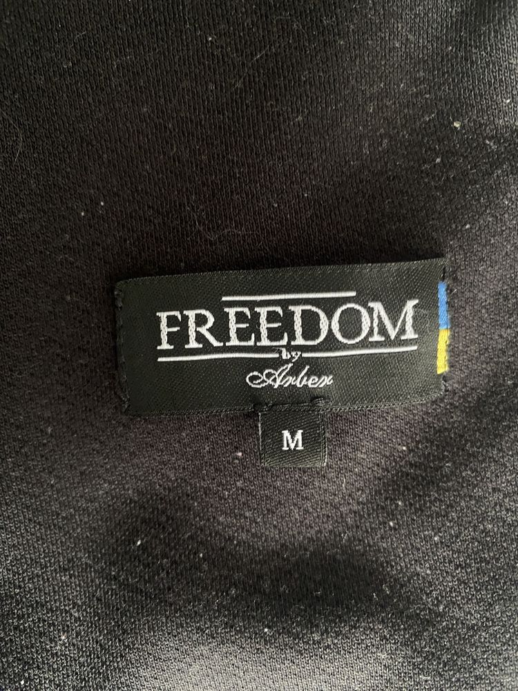 Светр бренду FREEDOM від Arber