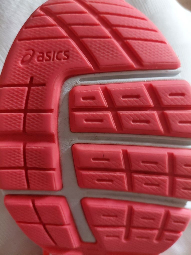 Кросовки ASICS орегінал устілка 22-22.5 см.
