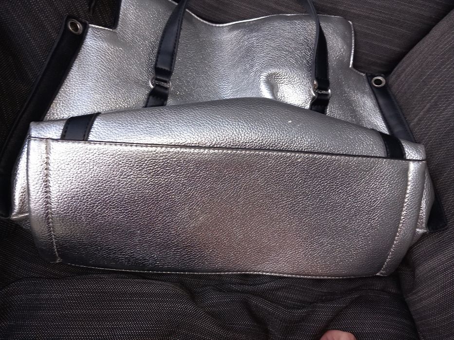 Używana torebka do ręki Monnari